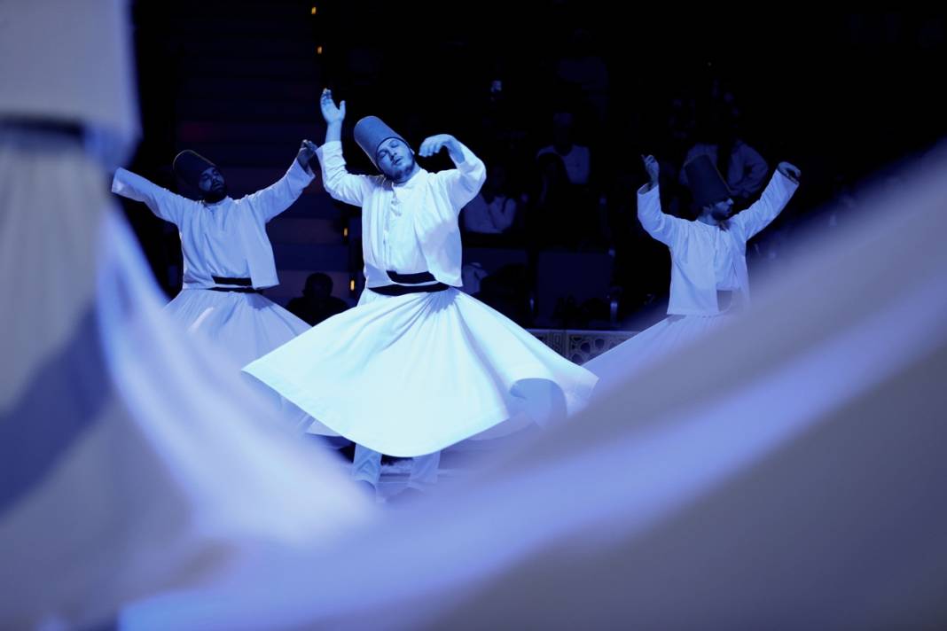 Mevlana Konya'da  11 gün boyunca sema ile anılacak, binlerce turist takip edecek 3